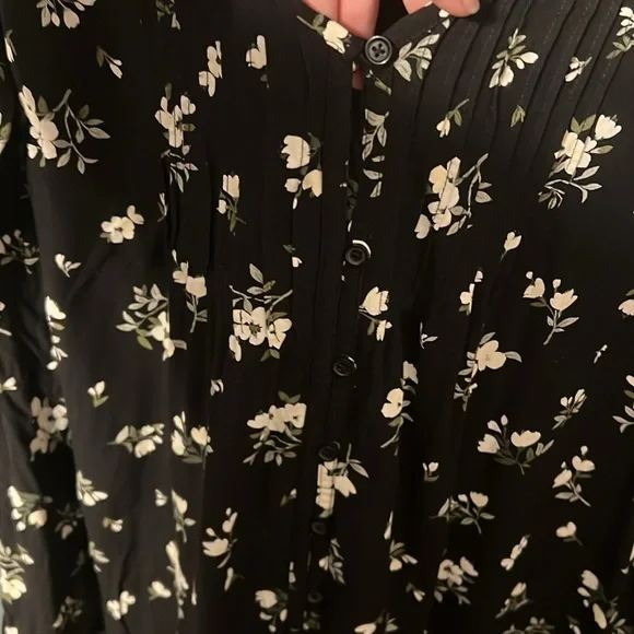 Old Navy Floral Shift Dress - Picture 3 of 7